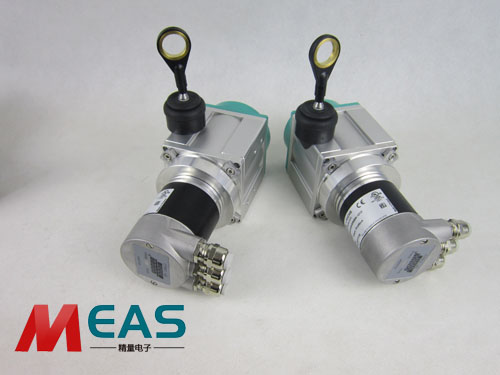 ����λ�ƾ��a����̖ݔ��ģʽ���ܙC(j��)е�Y(ji��)��(g��u)Ӱ�