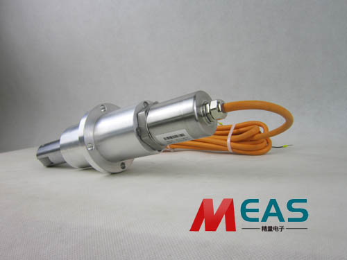 ����λ�ƾ��a���ڏ�(f��)��ʽ�ܘ�(g��u)�C�ϵđ�(y��ng)��